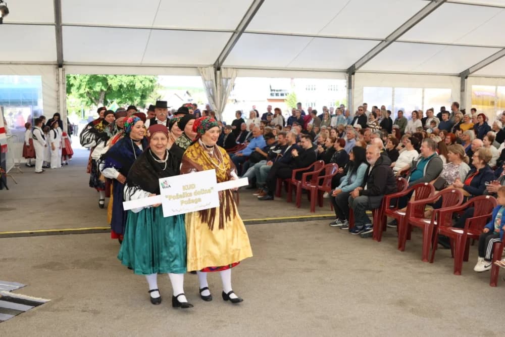 (VELIKA FOTOGALERIJA) Povorka koja je krasila ulice Velike: S ponosom predstavili tradiciju kraja iz kojeg dolaze