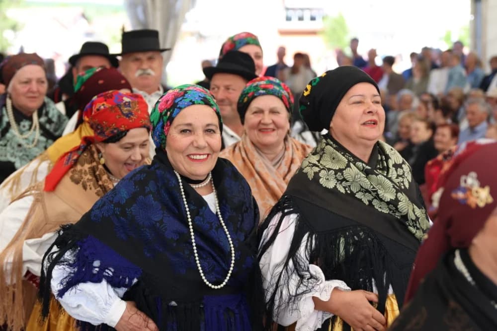 (VELIKA FOTOGALERIJA) Povorka koja je krasila ulice Velike: S ponosom predstavili tradiciju kraja iz kojeg dolaze