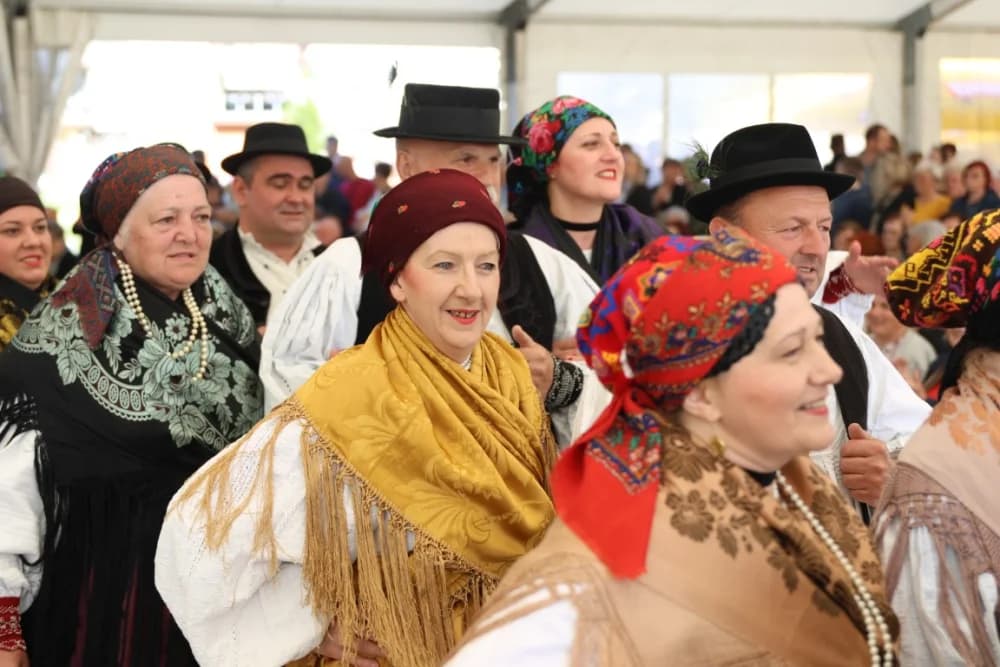 (VELIKA FOTOGALERIJA) Povorka koja je krasila ulice Velike: S ponosom predstavili tradiciju kraja iz kojeg dolaze