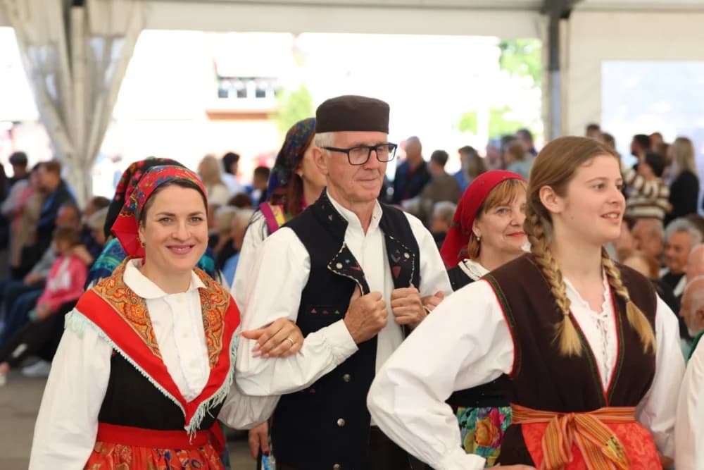 (VELIKA FOTOGALERIJA) Povorka koja je krasila ulice Velike: S ponosom predstavili tradiciju kraja iz kojeg dolaze