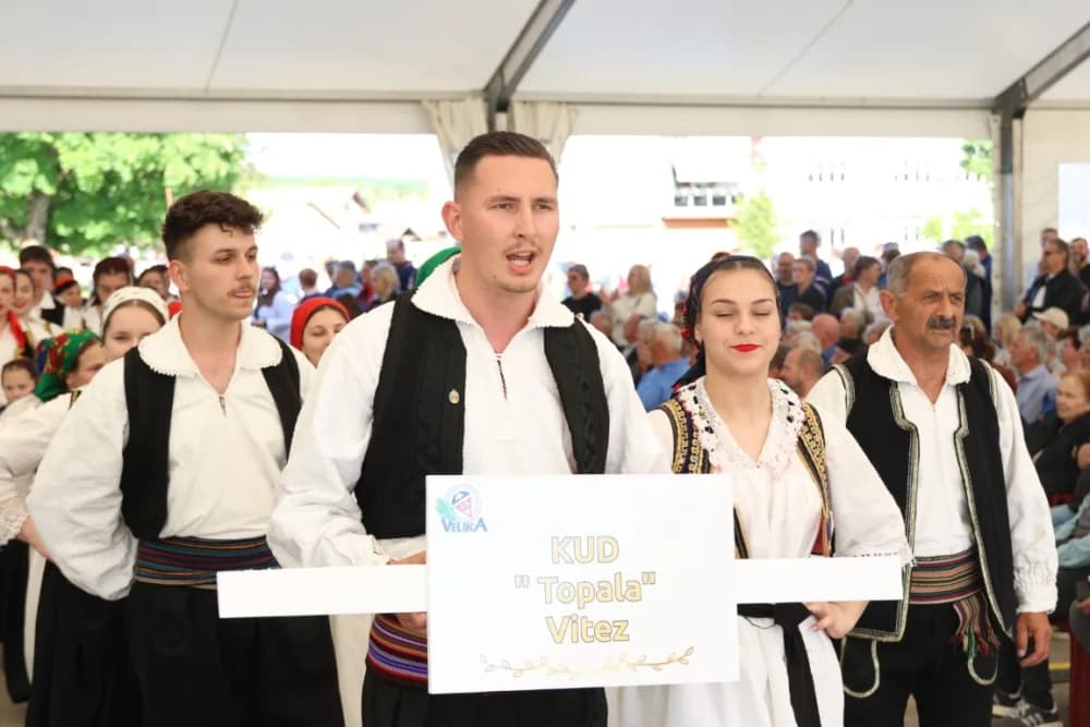 (VELIKA FOTOGALERIJA) Povorka koja je krasila ulice Velike: S ponosom predstavili tradiciju kraja iz kojeg dolaze