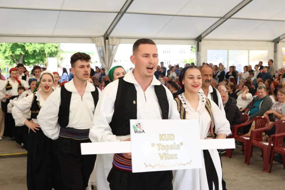 (VELIKA FOTOGALERIJA) Povorka koja je krasila ulice Velike: S ponosom predstavili tradiciju kraja iz kojeg dolaze