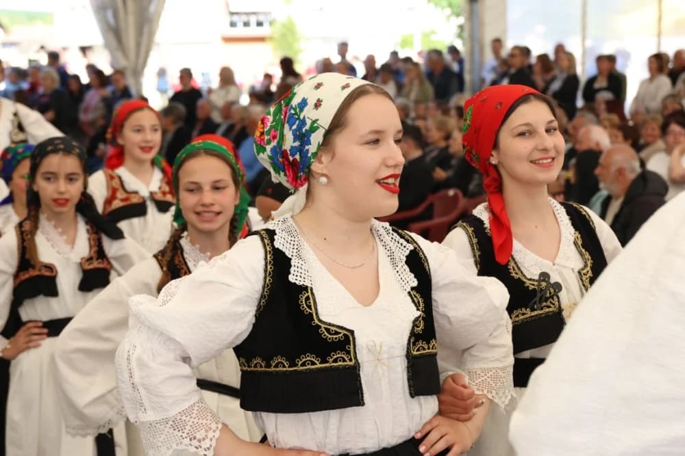 (VELIKA FOTOGALERIJA) Povorka koja je krasila ulice Velike: S ponosom predstavili tradiciju kraja iz kojeg dolaze