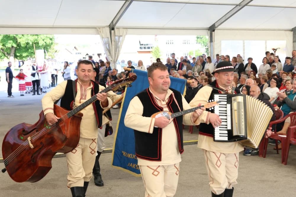 (VELIKA FOTOGALERIJA) Povorka koja je krasila ulice Velike: S ponosom predstavili tradiciju kraja iz kojeg dolaze