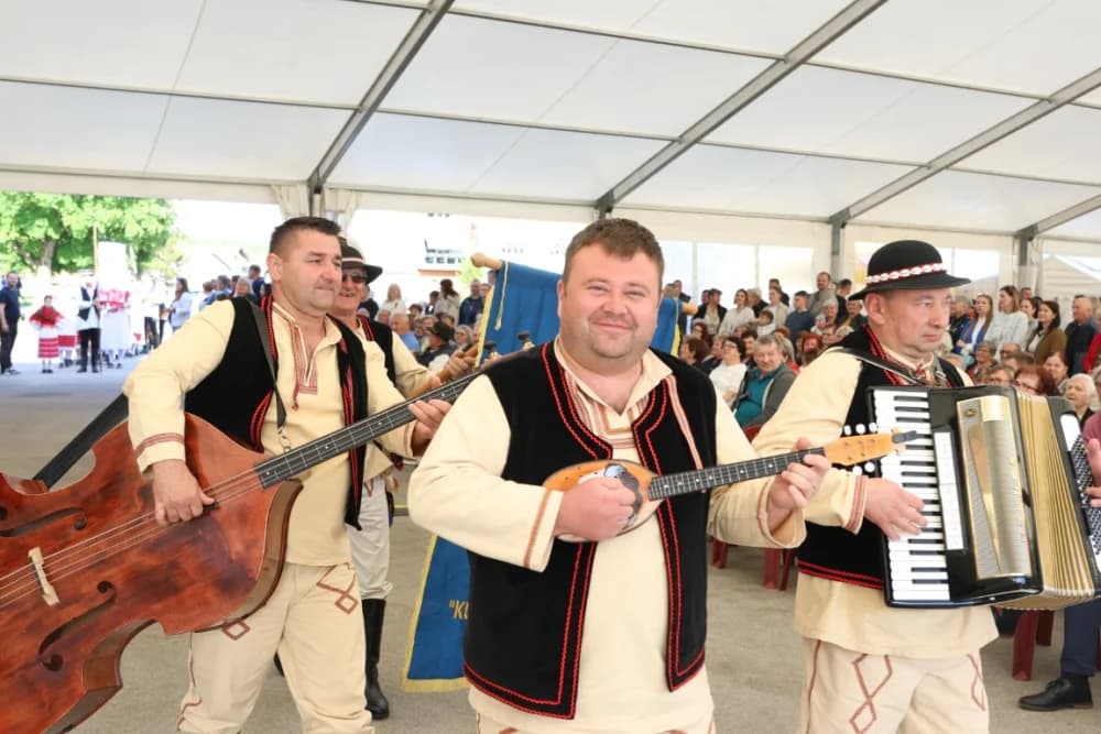 (VELIKA FOTOGALERIJA) Povorka koja je krasila ulice Velike: S ponosom predstavili tradiciju kraja iz kojeg dolaze