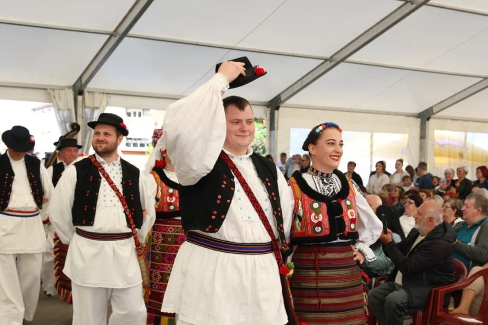 (VELIKA FOTOGALERIJA) Povorka koja je krasila ulice Velike: S ponosom predstavili tradiciju kraja iz kojeg dolaze