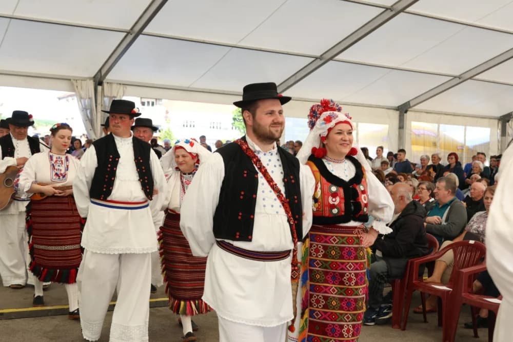 (VELIKA FOTOGALERIJA) Povorka koja je krasila ulice Velike: S ponosom predstavili tradiciju kraja iz kojeg dolaze