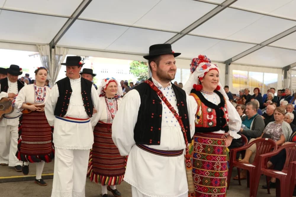 (VELIKA FOTOGALERIJA) Povorka koja je krasila ulice Velike: S ponosom predstavili tradiciju kraja iz kojeg dolaze