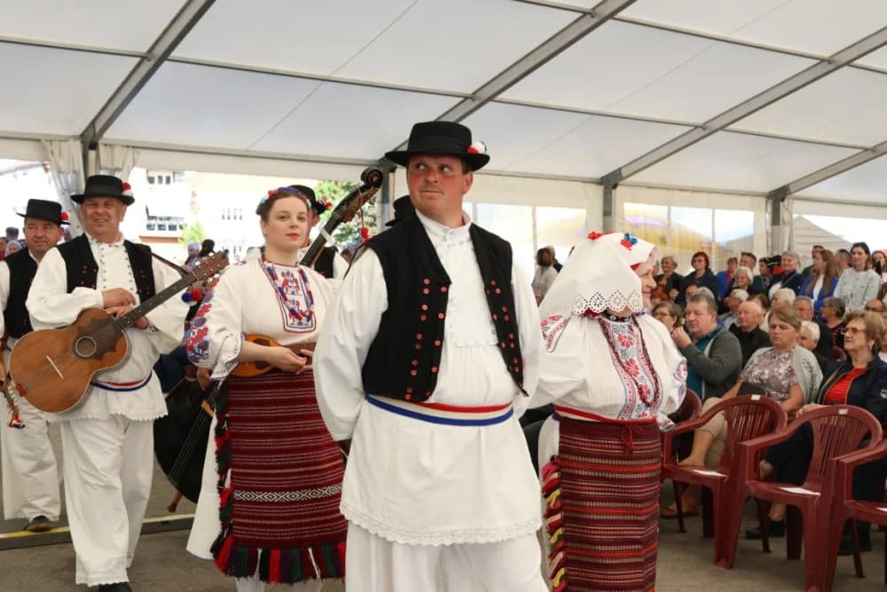 (VELIKA FOTOGALERIJA) Povorka koja je krasila ulice Velike: S ponosom predstavili tradiciju kraja iz kojeg dolaze