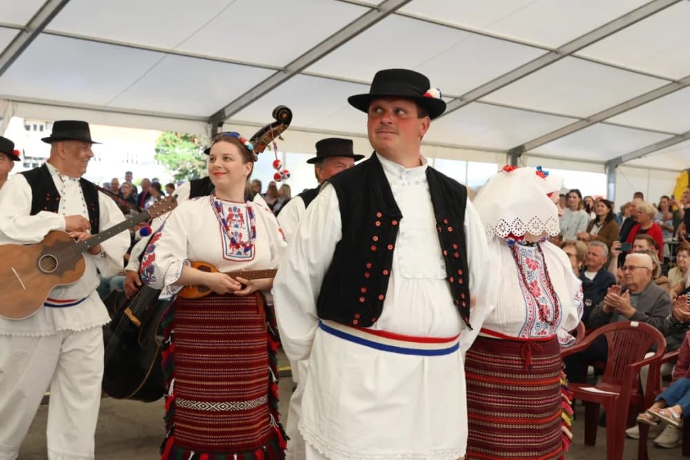 (VELIKA FOTOGALERIJA) Povorka koja je krasila ulice Velike: S ponosom predstavili tradiciju kraja iz kojeg dolaze