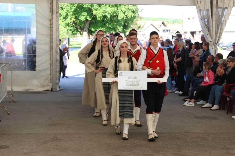 (VELIKA FOTOGALERIJA) Povorka koja je krasila ulice Velike: S ponosom predstavili tradiciju kraja iz kojeg dolaze