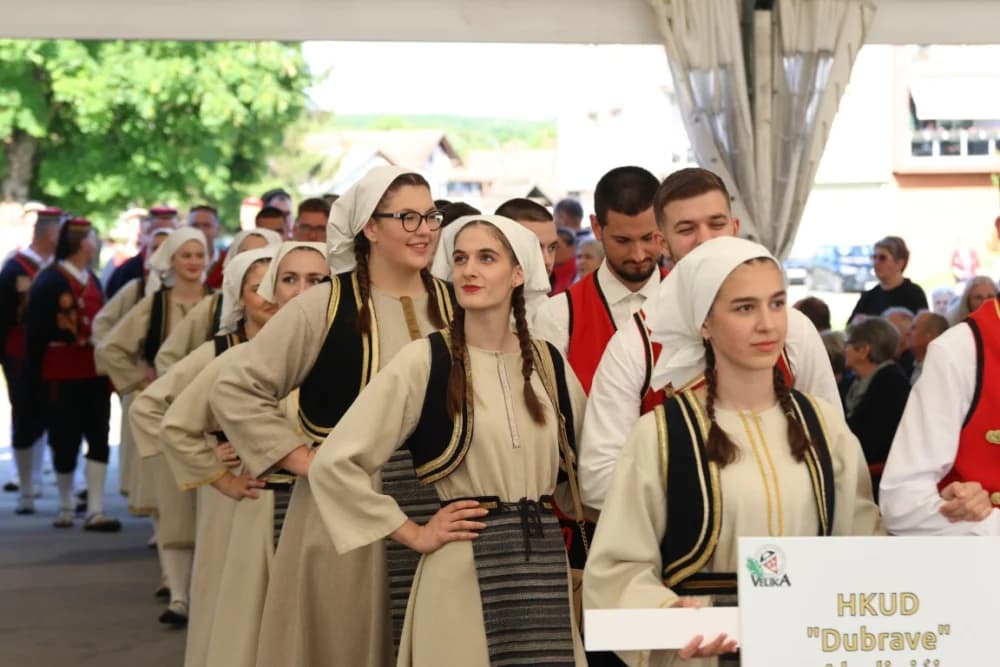(VELIKA FOTOGALERIJA) Povorka koja je krasila ulice Velike: S ponosom predstavili tradiciju kraja iz kojeg dolaze