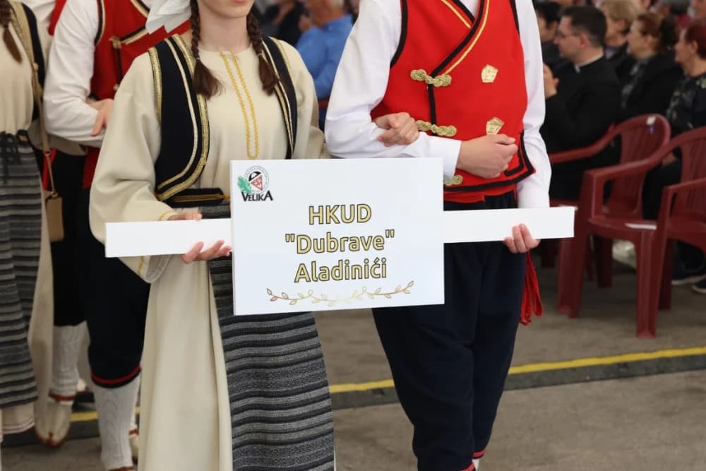 (VELIKA FOTOGALERIJA) Povorka koja je krasila ulice Velike: S ponosom predstavili tradiciju kraja iz kojeg dolaze