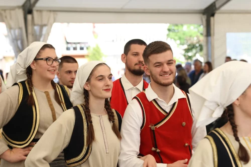 (VELIKA FOTOGALERIJA) Povorka koja je krasila ulice Velike: S ponosom predstavili tradiciju kraja iz kojeg dolaze