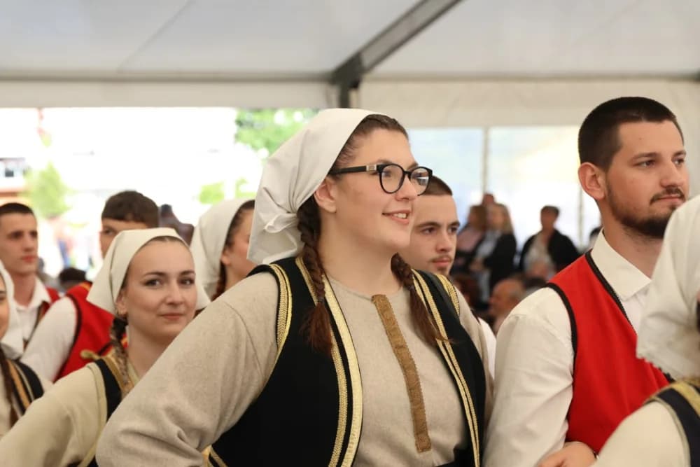 (VELIKA FOTOGALERIJA) Povorka koja je krasila ulice Velike: S ponosom predstavili tradiciju kraja iz kojeg dolaze