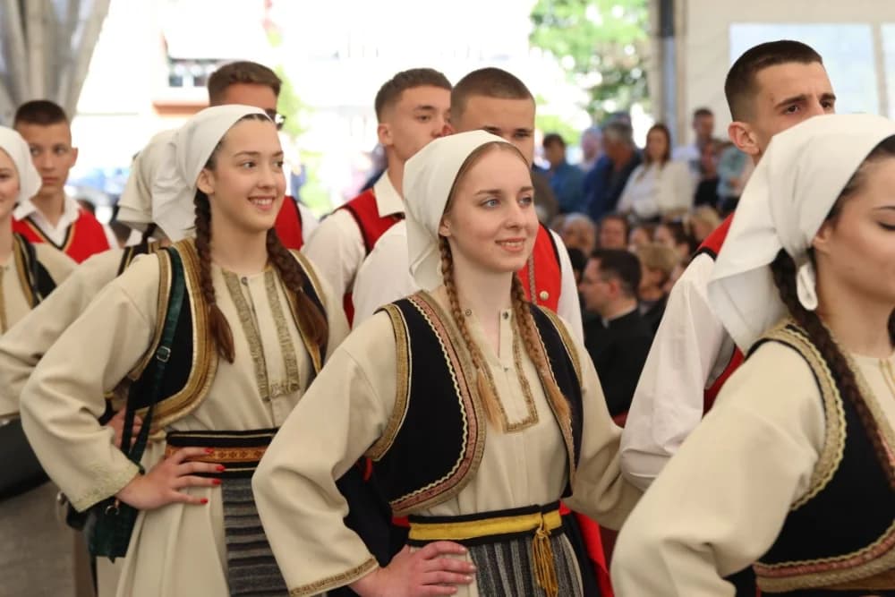 (VELIKA FOTOGALERIJA) Povorka koja je krasila ulice Velike: S ponosom predstavili tradiciju kraja iz kojeg dolaze