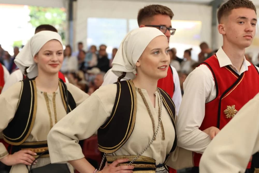 (VELIKA FOTOGALERIJA) Povorka koja je krasila ulice Velike: S ponosom predstavili tradiciju kraja iz kojeg dolaze
