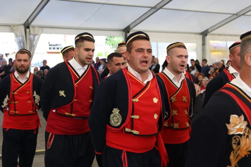 (VELIKA FOTOGALERIJA) Povorka koja je krasila ulice Velike: S ponosom predstavili tradiciju kraja iz kojeg dolaze