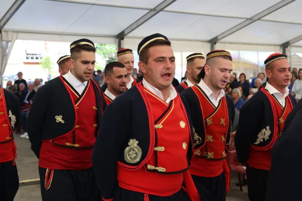 (VELIKA FOTOGALERIJA) Povorka koja je krasila ulice Velike: S ponosom predstavili tradiciju kraja iz kojeg dolaze