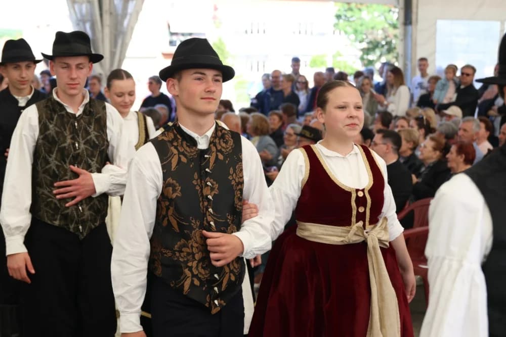 (VELIKA FOTOGALERIJA) Povorka koja je krasila ulice Velike: S ponosom predstavili tradiciju kraja iz kojeg dolaze