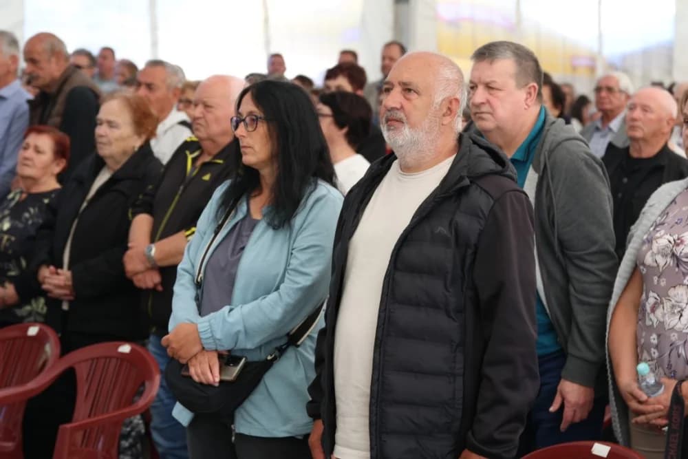 (VELIKA FOTOGALERIJA) Povorka koja je krasila ulice Velike: S ponosom predstavili tradiciju kraja iz kojeg dolaze
