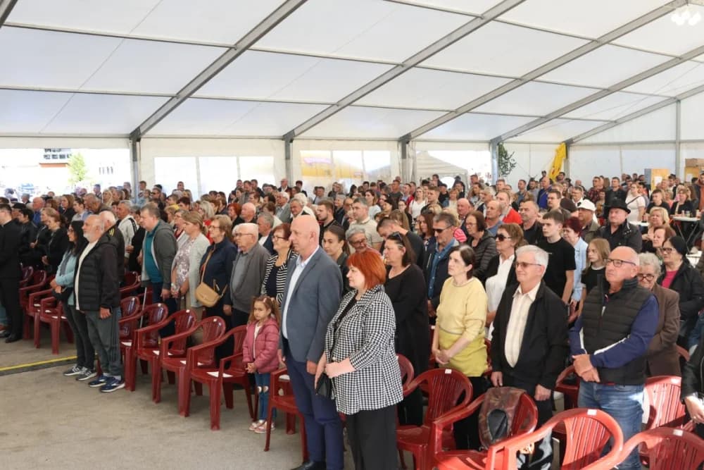 (VELIKA FOTOGALERIJA) Povorka koja je krasila ulice Velike: S ponosom predstavili tradiciju kraja iz kojeg dolaze