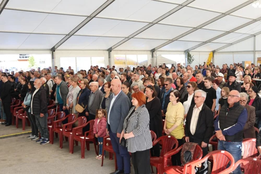 (VELIKA FOTOGALERIJA) Povorka koja je krasila ulice Velike: S ponosom predstavili tradiciju kraja iz kojeg dolaze