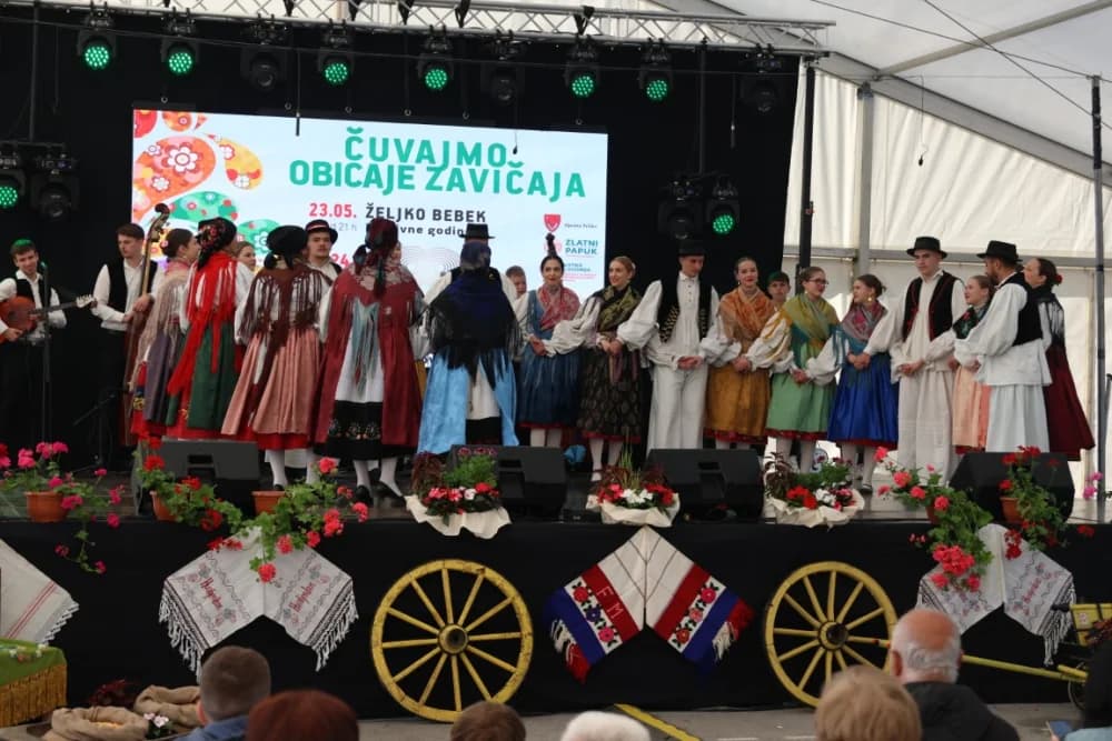 (VELIKA FOTOGALERIJA) Povorka koja je krasila ulice Velike: S ponosom predstavili tradiciju kraja iz kojeg dolaze