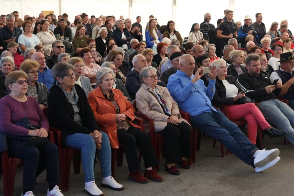 (VELIKA FOTOGALERIJA) Povorka koja je krasila ulice Velike: S ponosom predstavili tradiciju kraja iz kojeg dolaze