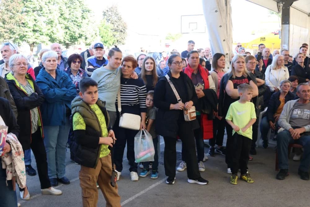 (VELIKA FOTOGALERIJA) Povorka koja je krasila ulice Velike: S ponosom predstavili tradiciju kraja iz kojeg dolaze