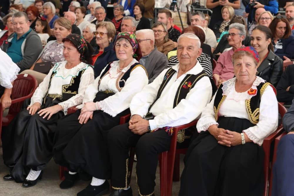 (VELIKA FOTOGALERIJA) Povorka koja je krasila ulice Velike: S ponosom predstavili tradiciju kraja iz kojeg dolaze