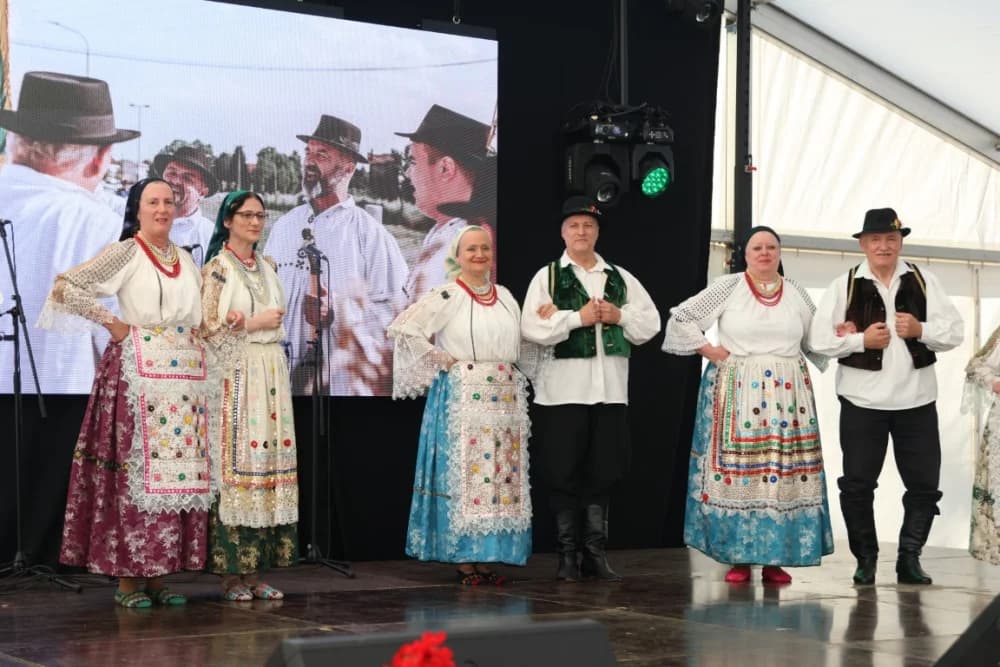 (VELIKA FOTOGALERIJA) Povorka koja je krasila ulice Velike: S ponosom predstavili tradiciju kraja iz kojeg dolaze