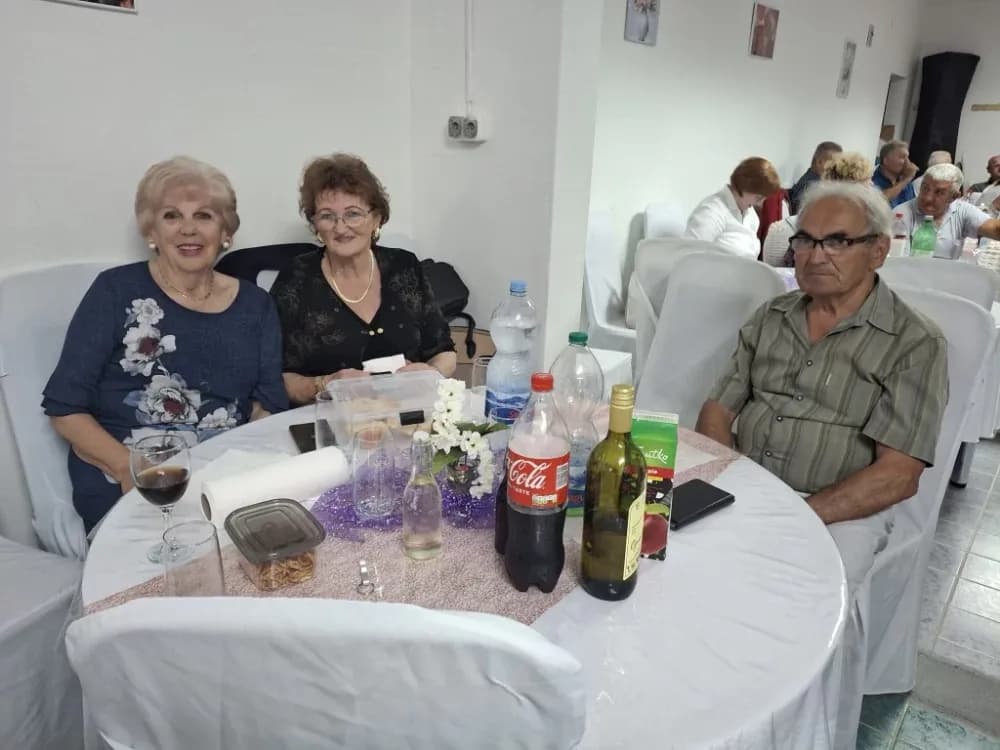 Umirovljenici na svojoj veličkoj zabavi rado i zapjevaju