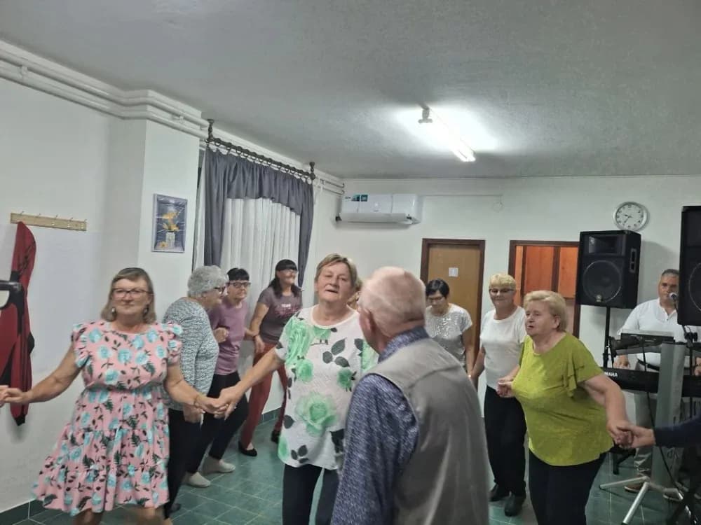 Umirovljenici na svojoj veličkoj zabavi rado i zapjevaju