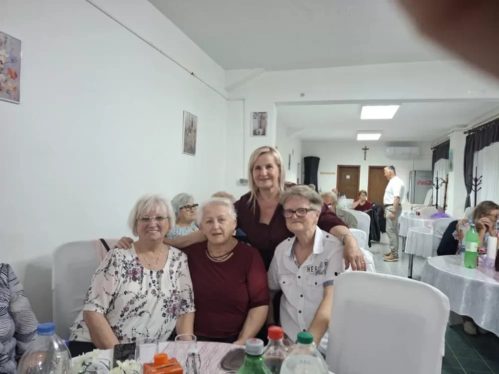 Umirovljenici na svojoj veličkoj zabavi rado i zapjevaju