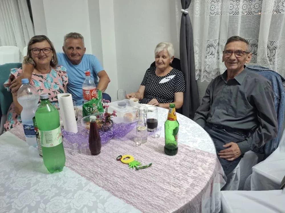 Umirovljenici na svojoj veličkoj zabavi rado i zapjevaju