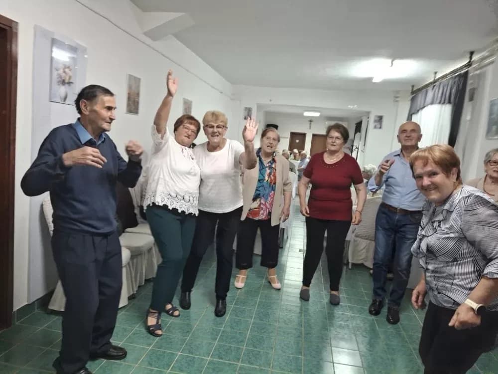 Umirovljenici na svojoj veličkoj zabavi rado i zapjevaju