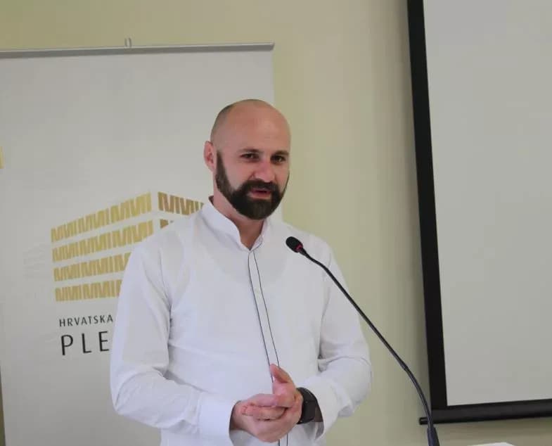 Ovorena izložba fotografija ʼČuvajmo tradicijuʼ autora Domagoja Katića