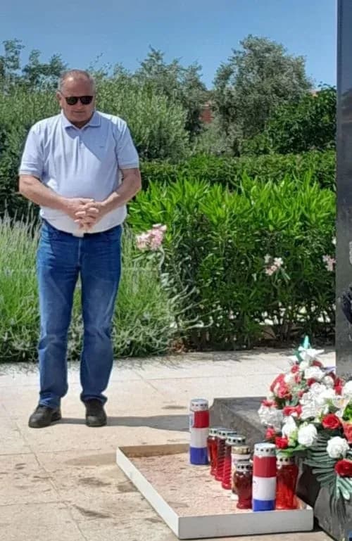 MATICA UMIROVLJENIKA OPĆINE JAKŠIĆ: U Škabrnji polaganjem vijenca odali počast žrtvama iz Domovinskog rata