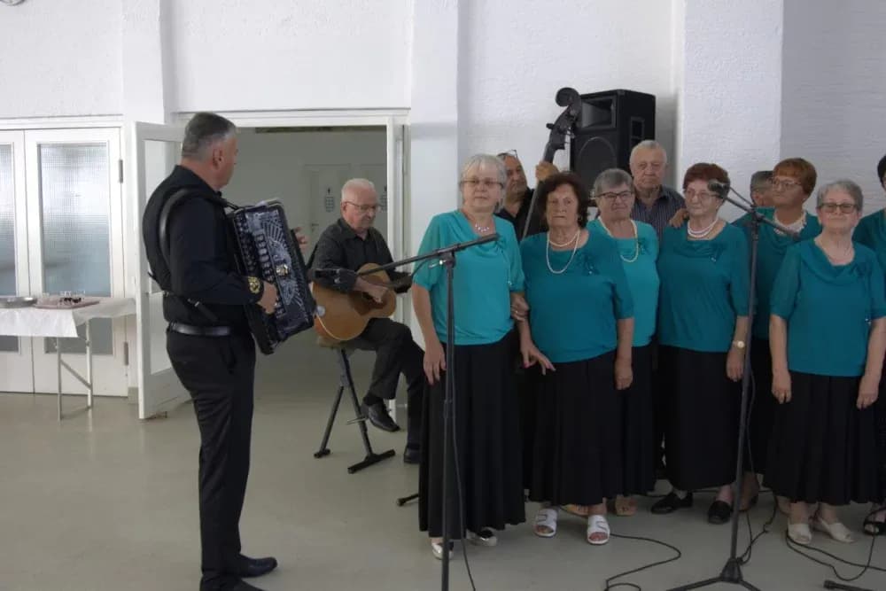 Pjevačka skupina veličkih umirovljenika Ledena berba proslavila 20 godina rada