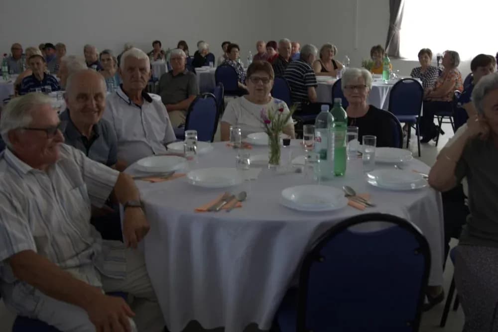 Pjevačka skupina veličkih umirovljenika Ledena berba proslavila 20 godina rada