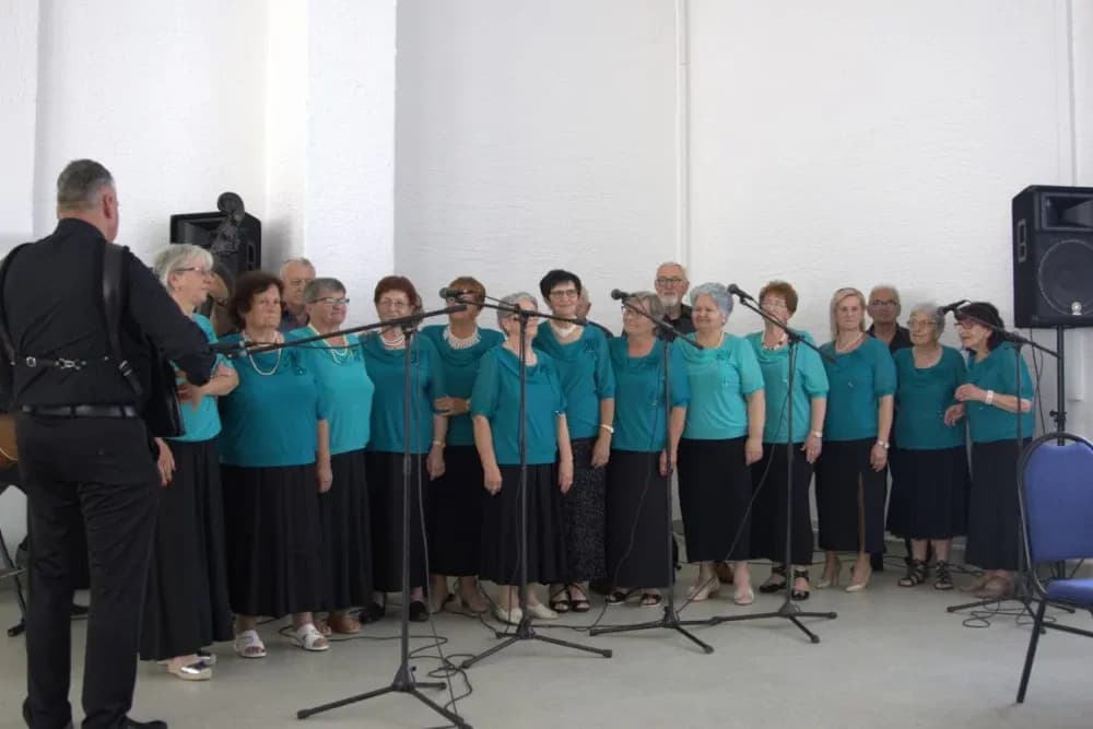 Pjevačka skupina veličkih umirovljenika Ledena berba proslavila 20 godina rada
