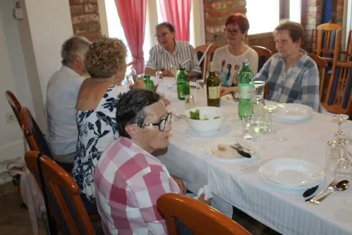 FOTOZABILJEŠKA: Obilježili 53. godišnjicu gimnazijske mature na imanju „Voćarstvo Boić“ u Skenderovcima