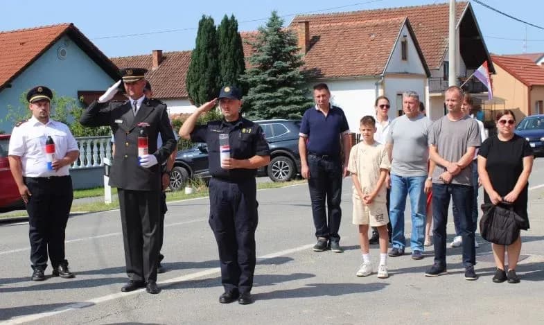 ČAST HEROJU DOMOVINSKOG RATA:  U Buku otkrivena spomen-ploča hrvatskom branitelju Tomi Periću