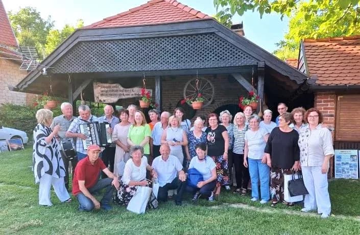ŽUPANIJSKA UDRUGA „MATKO PEIĆ“: U Pleternici i Požegi ugostili svoje prijatelje iz Surčina