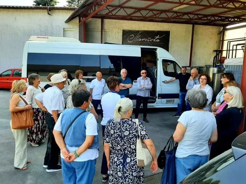 ŽUPANIJSKA UDRUGA „MATKO PEIĆ“: U Pleternici i Požegi ugostili svoje prijatelje iz Surčina