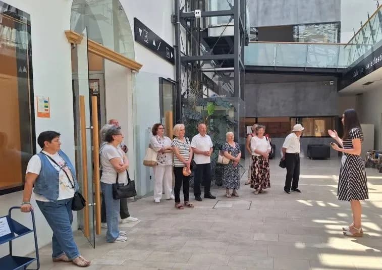 ŽUPANIJSKA UDRUGA „MATKO PEIĆ“: U Pleternici i Požegi ugostili svoje prijatelje iz Surčina