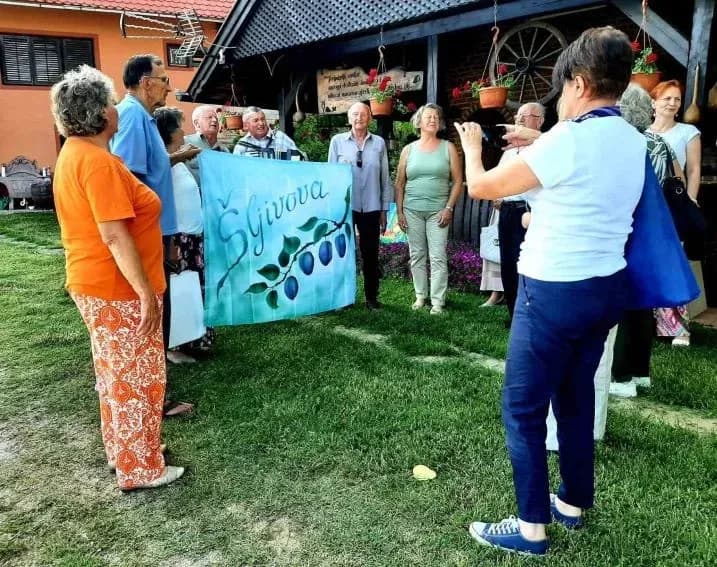 ŽUPANIJSKA UDRUGA „MATKO PEIĆ“: U Pleternici i Požegi ugostili svoje prijatelje iz Surčina