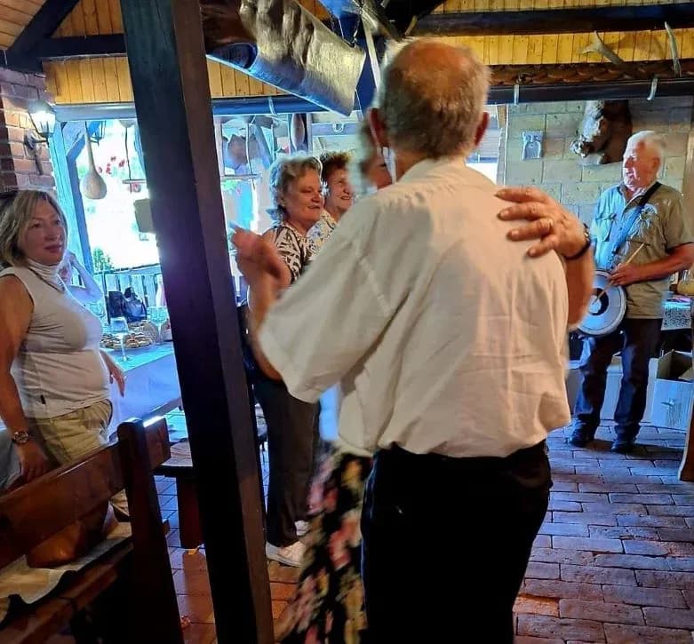 ŽUPANIJSKA UDRUGA „MATKO PEIĆ“: U Pleternici i Požegi ugostili svoje prijatelje iz Surčina