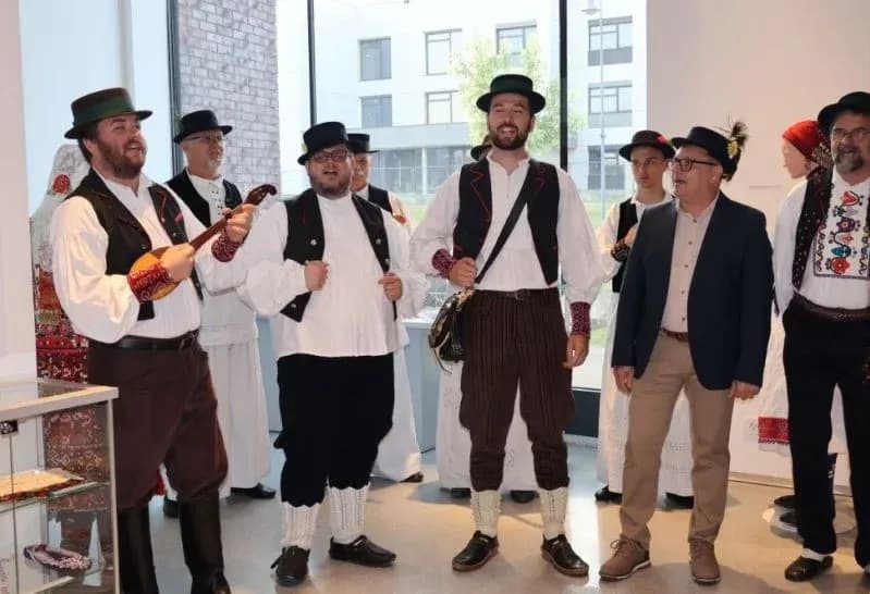 O NARODNIM NOŠNJAMA ŠOKACA U PANONIJI: U Muzeju bećarca otvorena izložba “Kad se spremim i malo naredim”